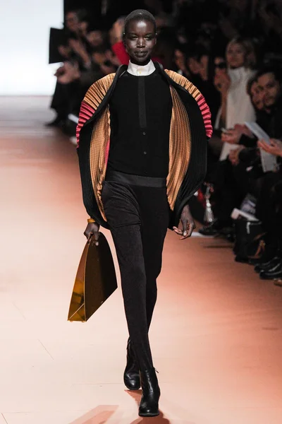 Look 3
